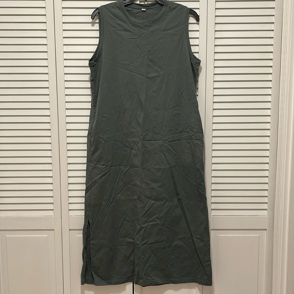 Uniqlo sleeveless midi dress